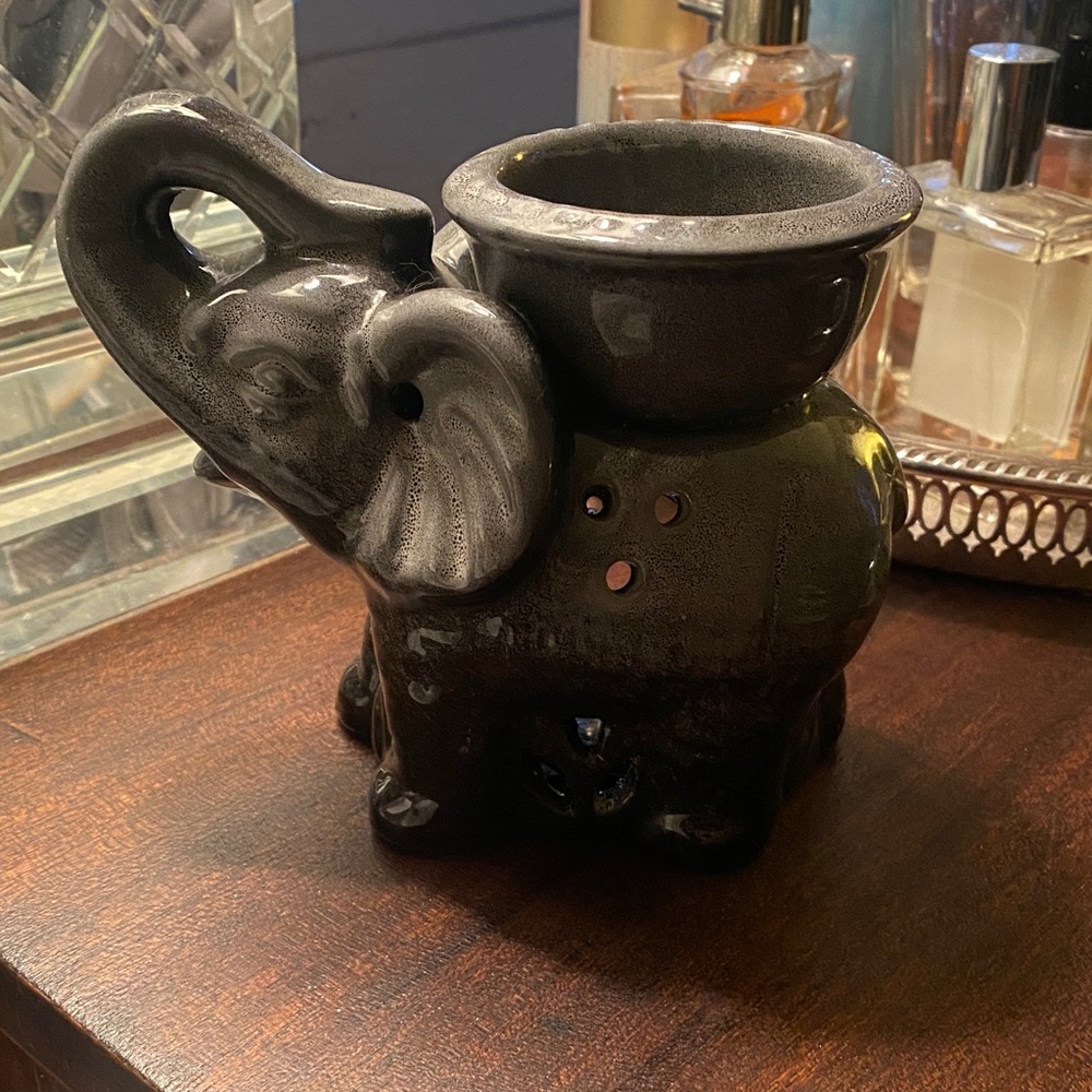Ceramic Gray Elephant Wax Melter